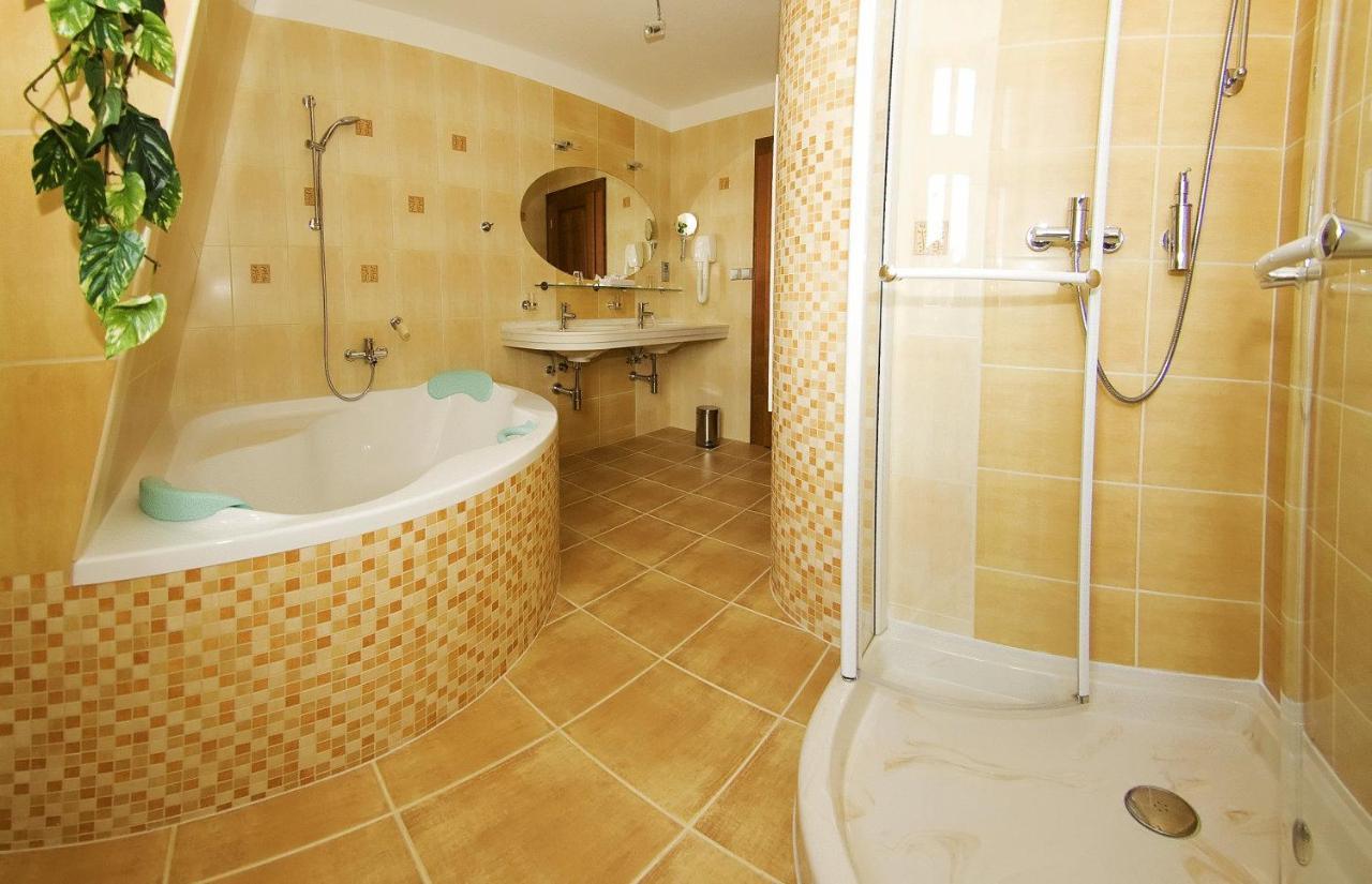 Hotel Ruze Karlovy Vary Kültér fotó