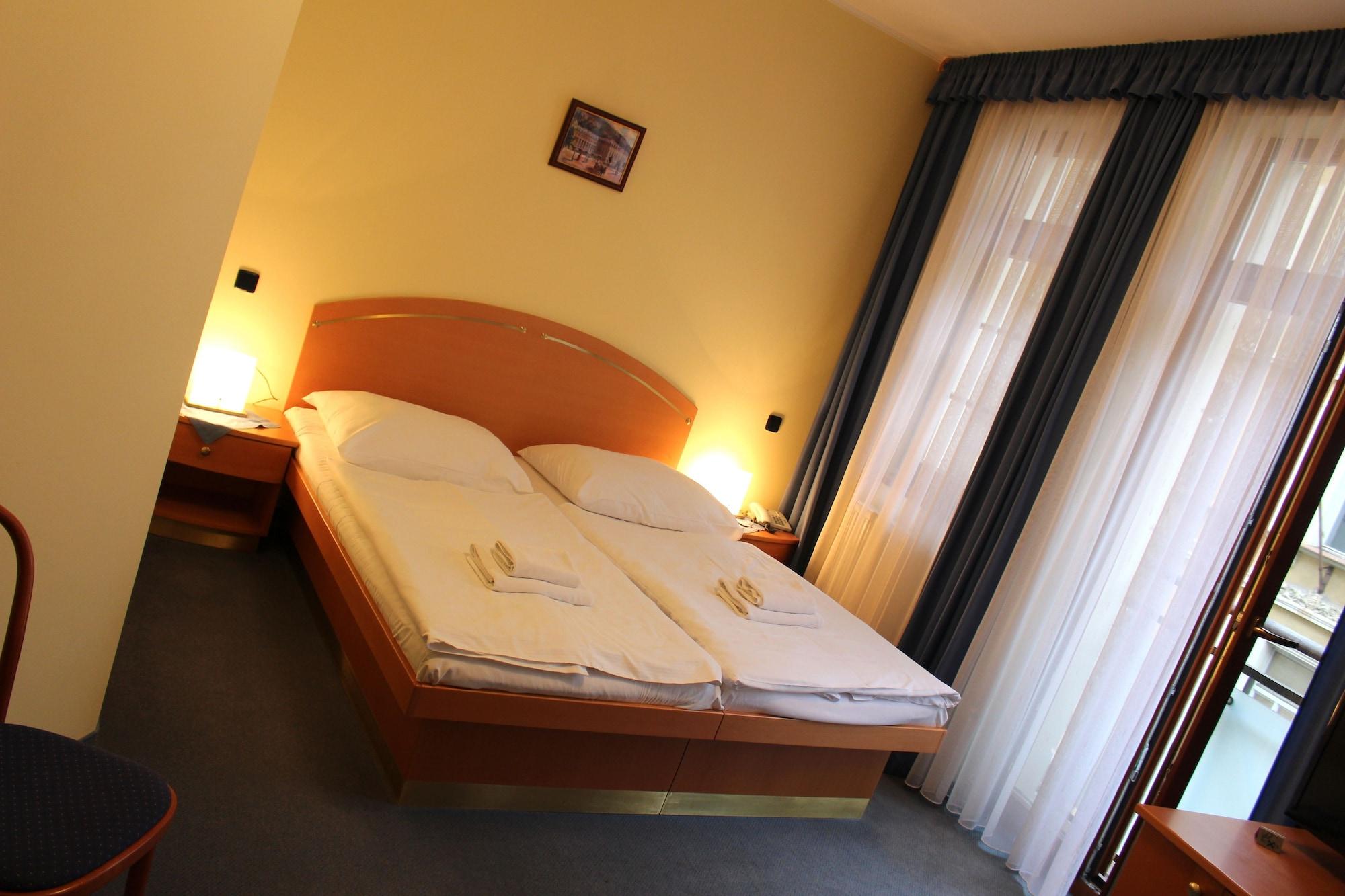 Hotel Ruze Karlovy Vary Kültér fotó