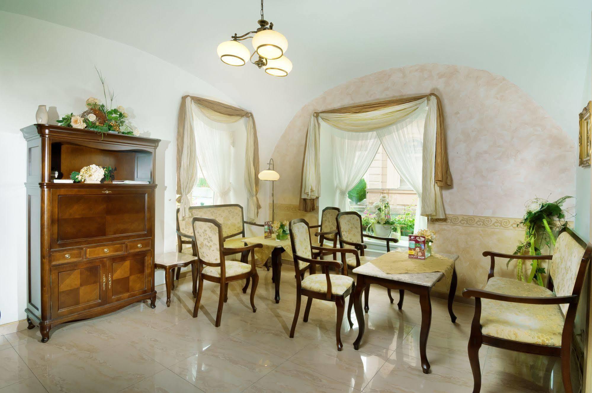 Hotel Ruze Karlovy Vary Kültér fotó